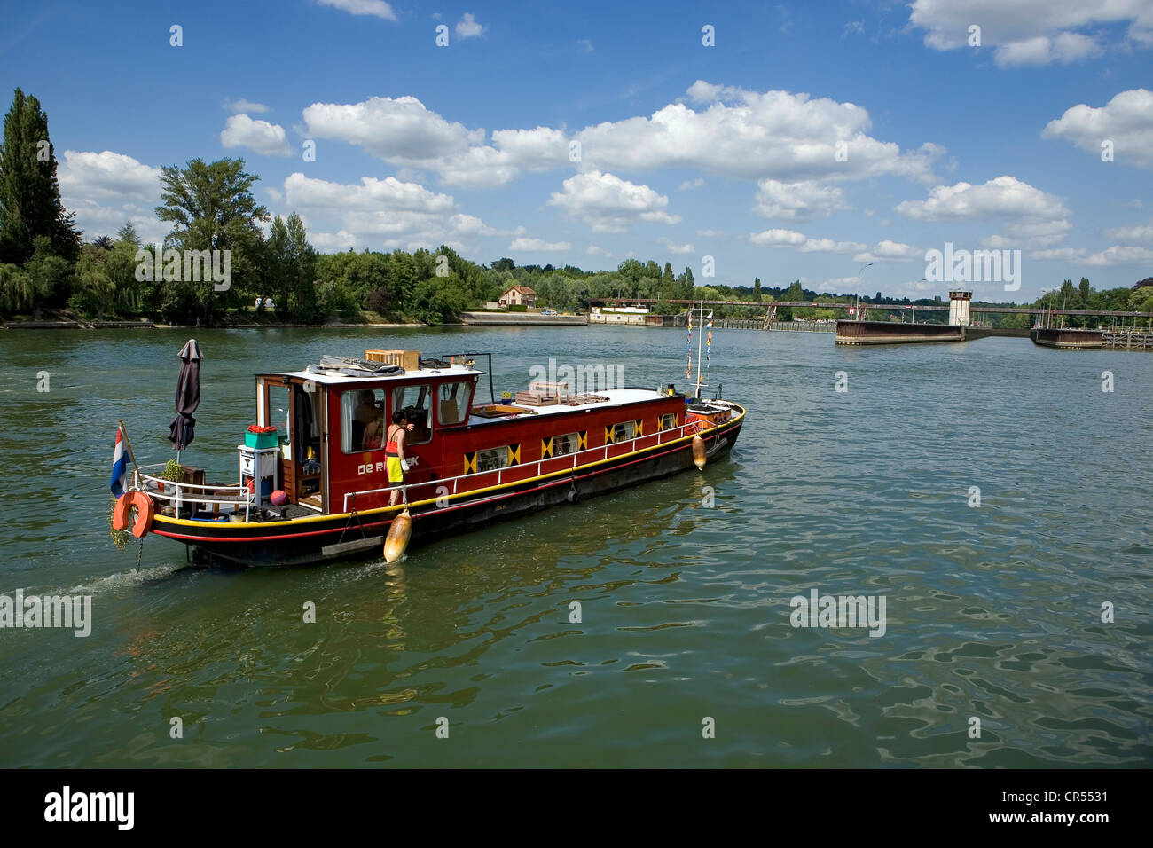 France, Seine et Marne, Bois-le-Roi, péniche sur la Seine en face de la serrure Banque D'Images