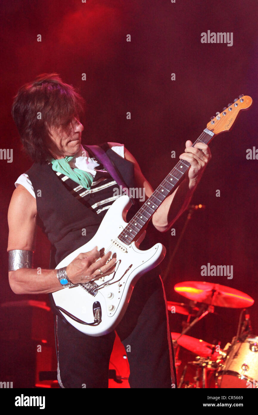 Guitariste de rock britannique Jeff Beck performing, lieu Anhaltisches Theater Dessau, Dresde, Saxe, Allemagne, Europe Banque D'Images