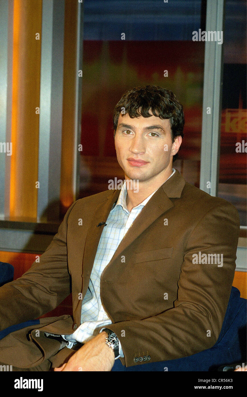 Klitschko, Wladimir, * 25.3.1976, athlète ukrainien (boxeur), demi-longueur, invité dans la télécast allemande « Johannes B. Kerner », Hambourg, Allemagne, mars 2003, Banque D'Images