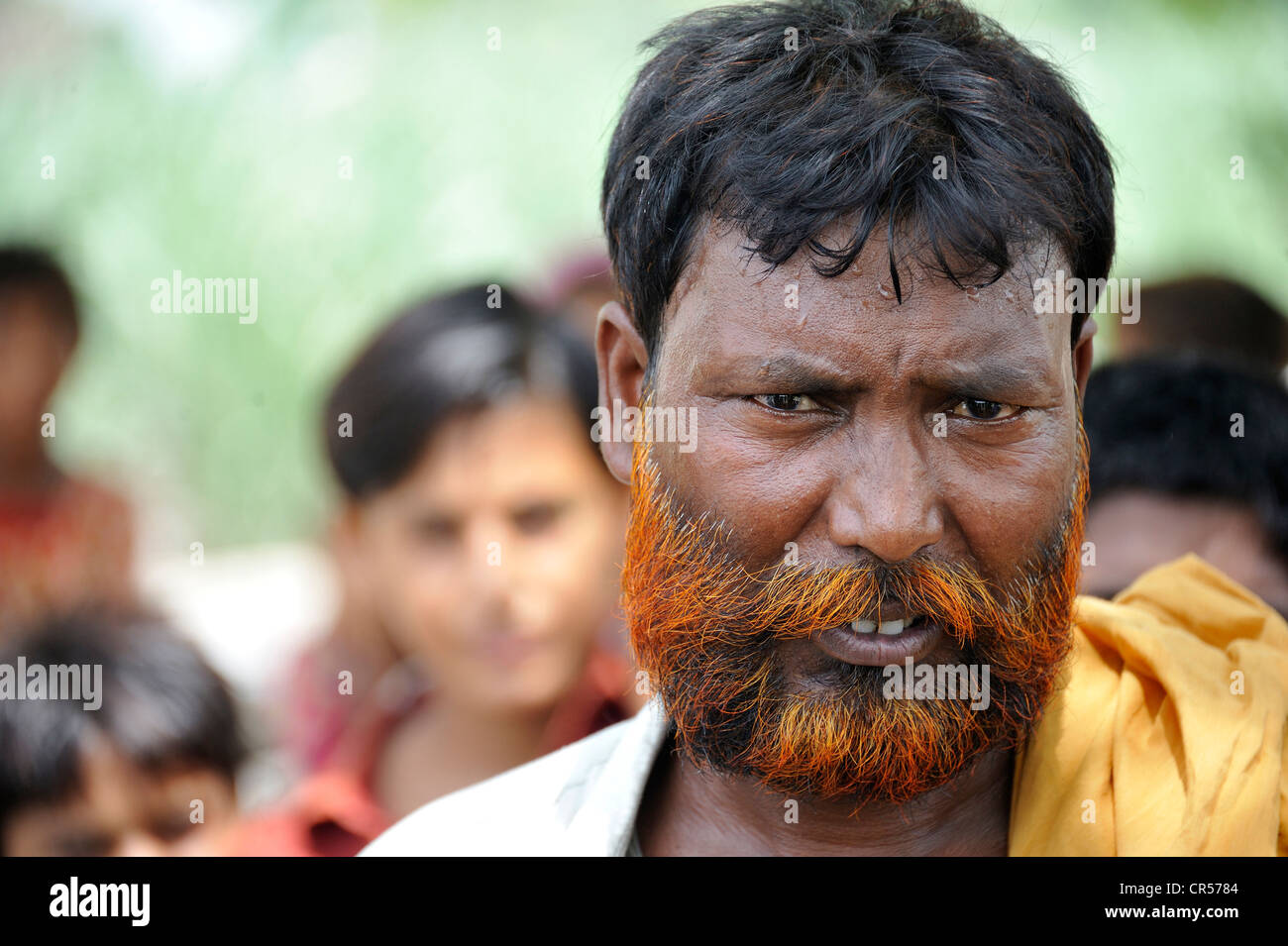 Homme avec une barbe teints au henné, portrait, Muzaffaragarh, Punjab,  Pakistan, Asie Photo Stock - Alamy