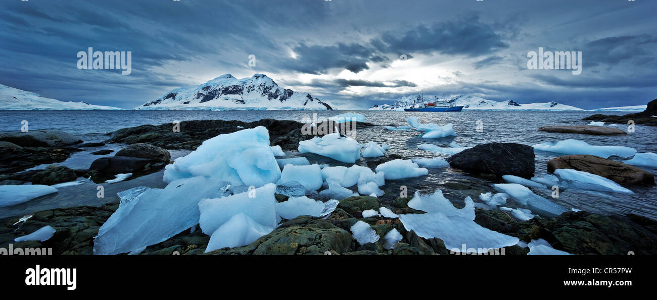 La glace et rochers, Région de l'Antarctique, l'Antarctique Banque D'Images