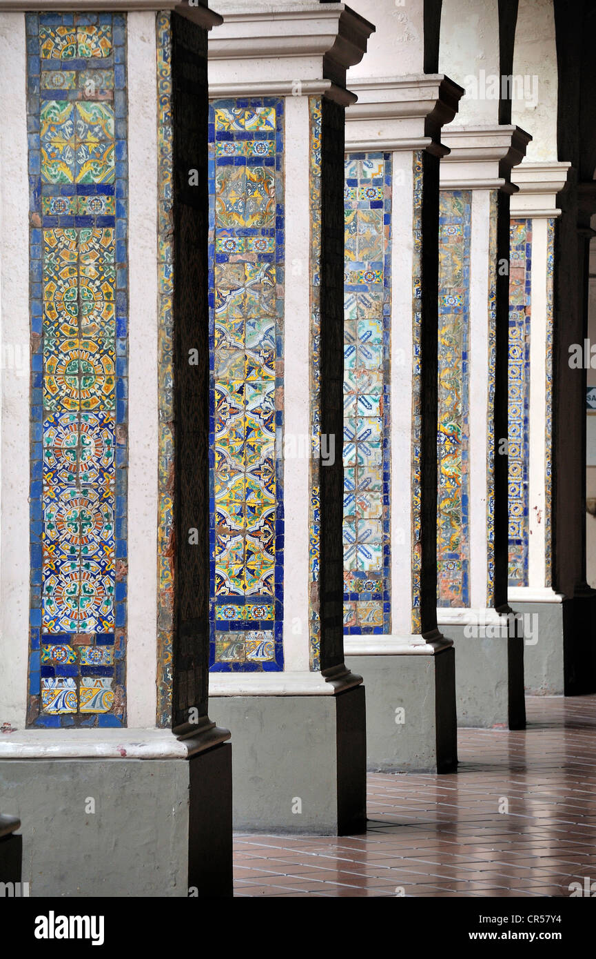 Cloître de la République dominicaine couvent de Nuestra Señora del Rosario, Lima, Site du patrimoine mondial de l'UNESCO, le Pérou, Amérique du Sud Banque D'Images