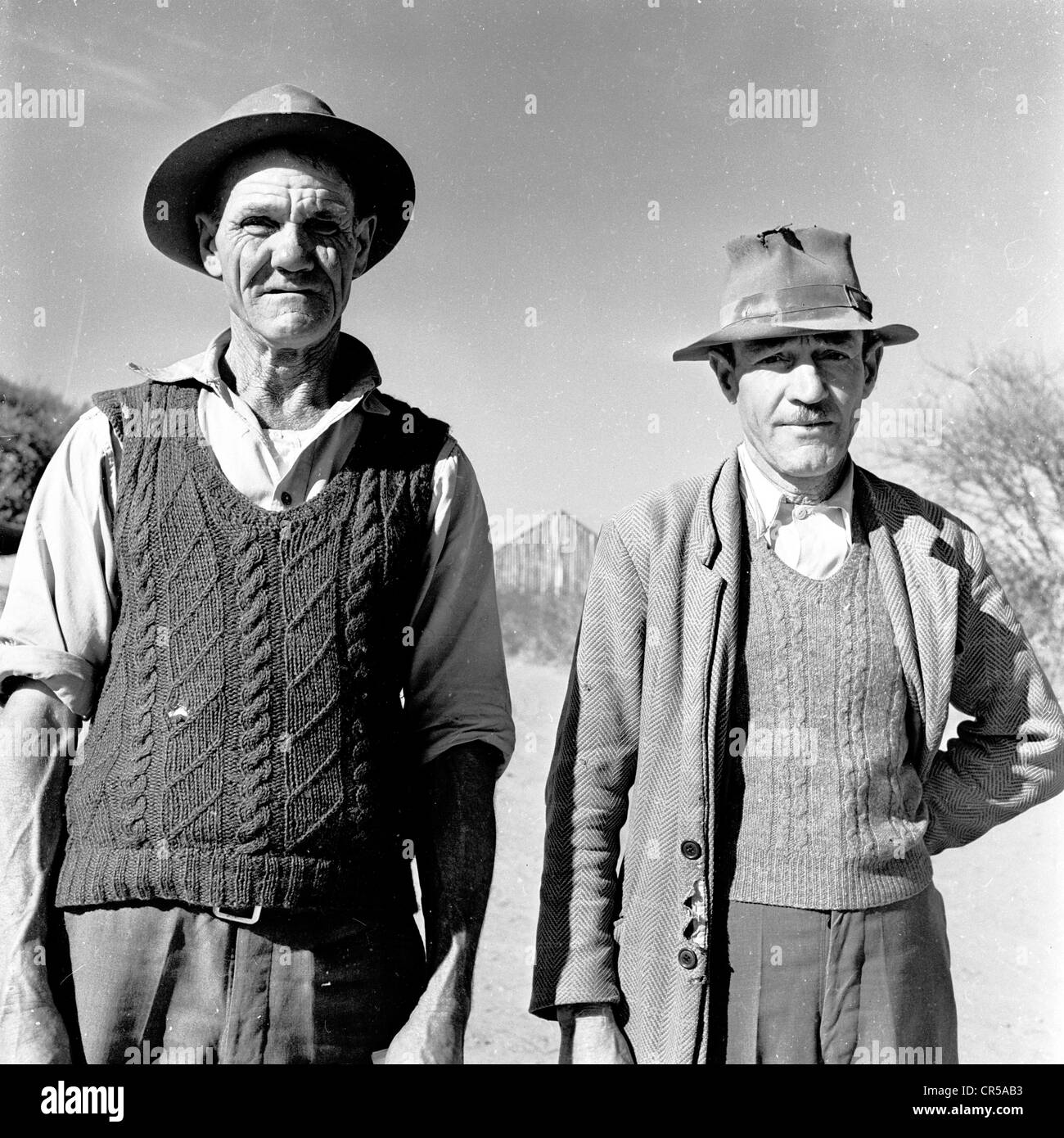 L'Afrique du Sud, années 50. Portrait de deux hommes l'Afrikaaner locales par J Allan l'argent comptant. Banque D'Images