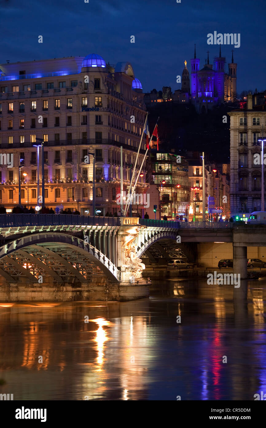 France, Rhône, Lyon, site historique classé au Patrimoine Mondial de l'UNESCO, le pont Lafayette au-dessus du Rhône, basilique Notre Dame de Banque D'Images