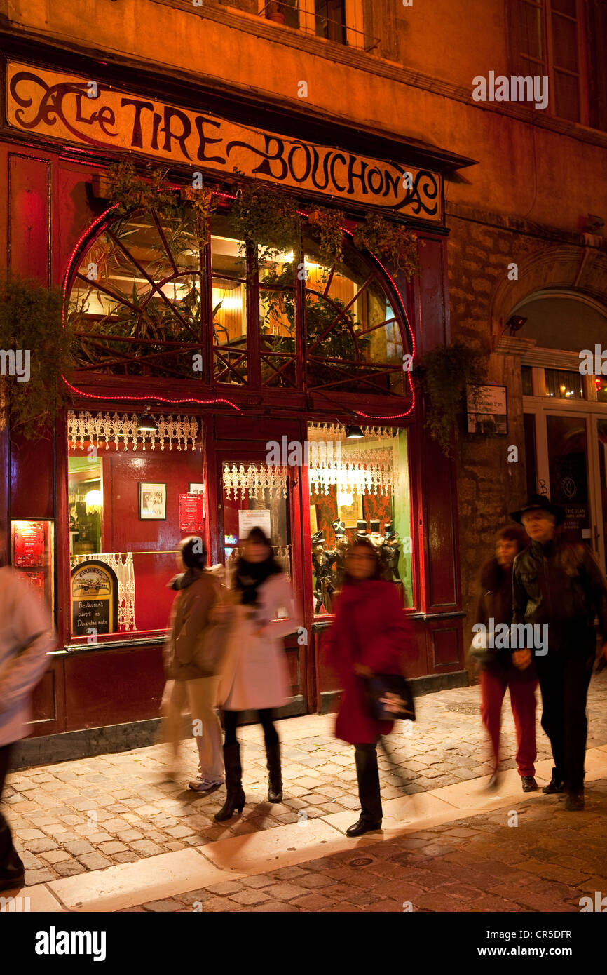 France, Rhône, Lyon, site historique classé au Patrimoine Mondial de l'UNESCO, le quartier St Jean, Restaurant Le Tire Bouchon, Bouchon typique Banque D'Images
