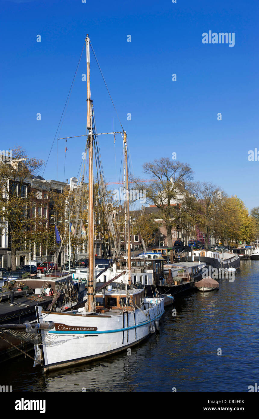 Pays-bas, Amsterdam, bateau amarré sur l'Amstel Banque D'Images