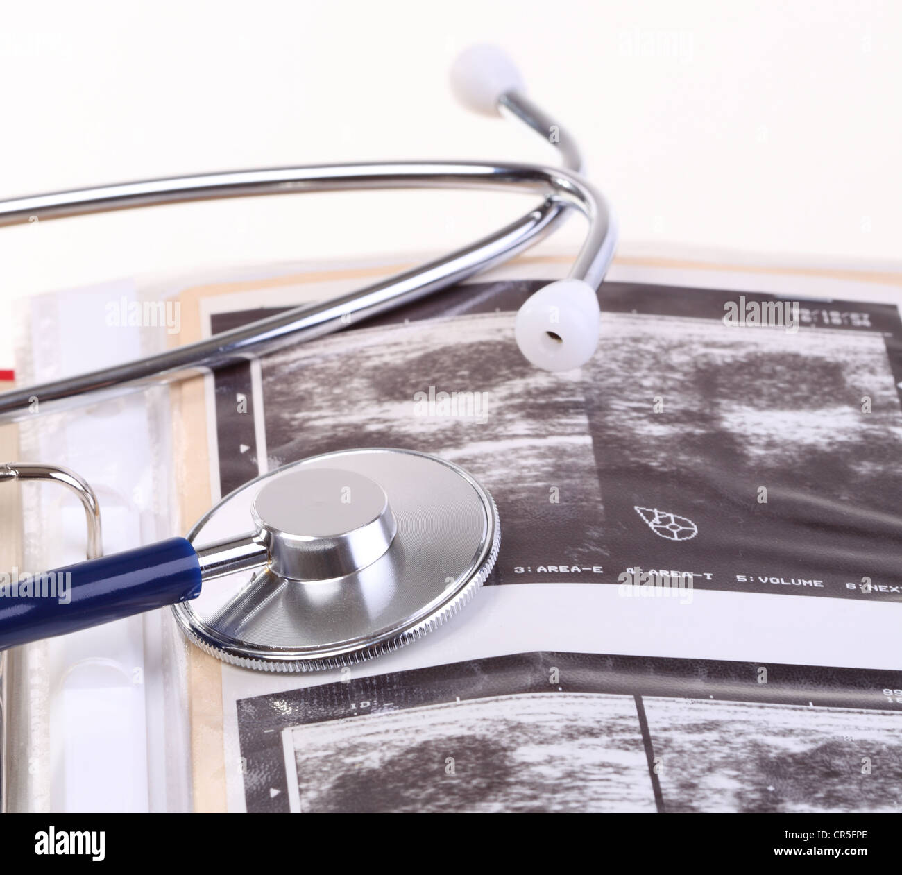 Blue stethoscope healthcare, instrument, isolé sur blanc, de dossier, Binder Banque D'Images