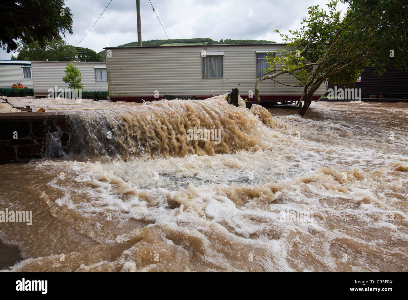 L'eau circulant dans un camping près d'Aberystwyth, Pays de Galles, Royaume-Uni Banque D'Images