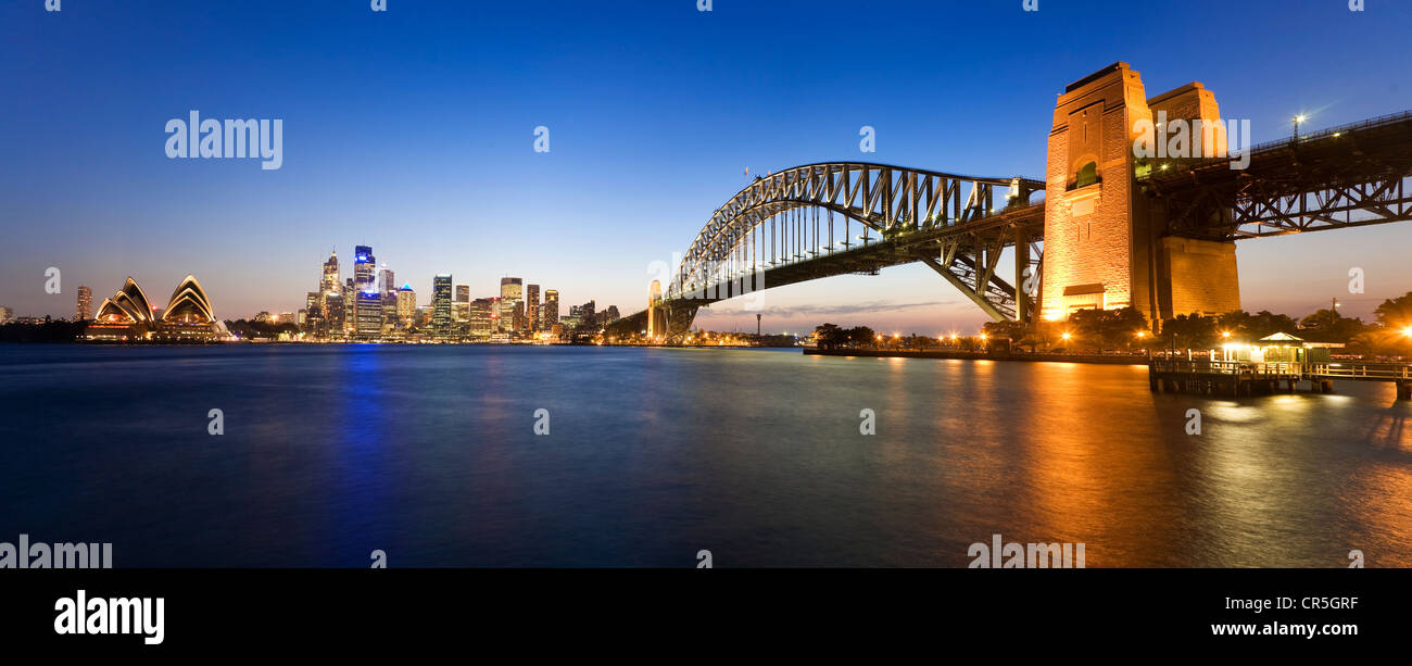 Le port de Sydney au crépuscule de Kirribilli. Banque D'Images