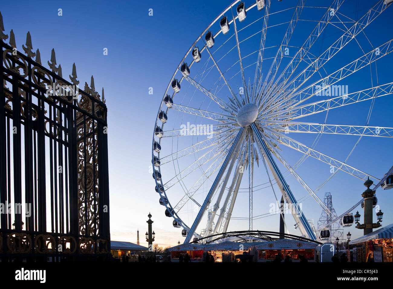 France, Paris, la Place de la Concorde, la Grande Roue vue depuis le jardin des Tuileries (2009) Banque D'Images