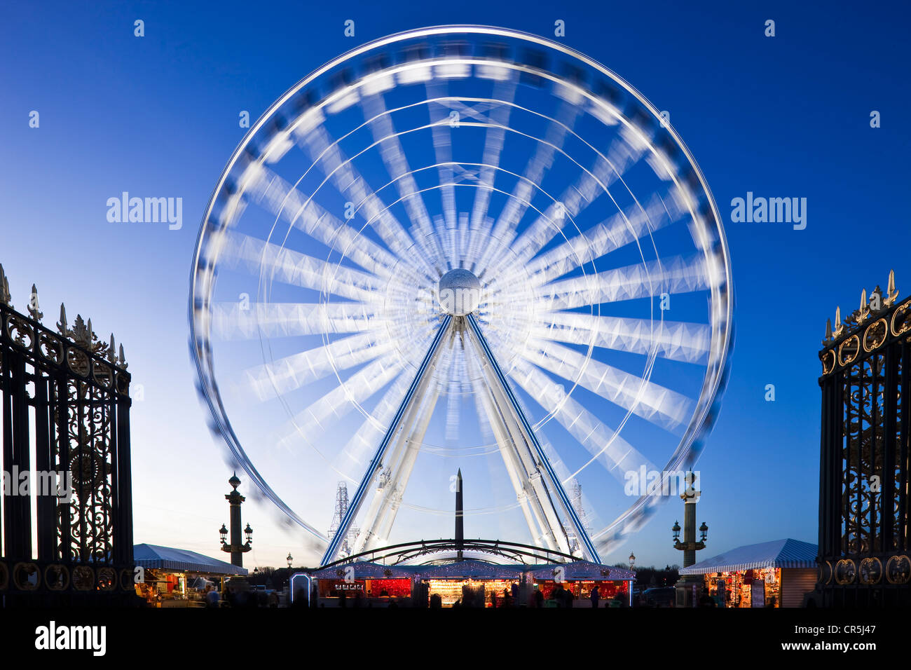 France, Paris, la Place de la Concorde, la Grande Roue vue depuis le jardin des Tuileries (2009) Banque D'Images
