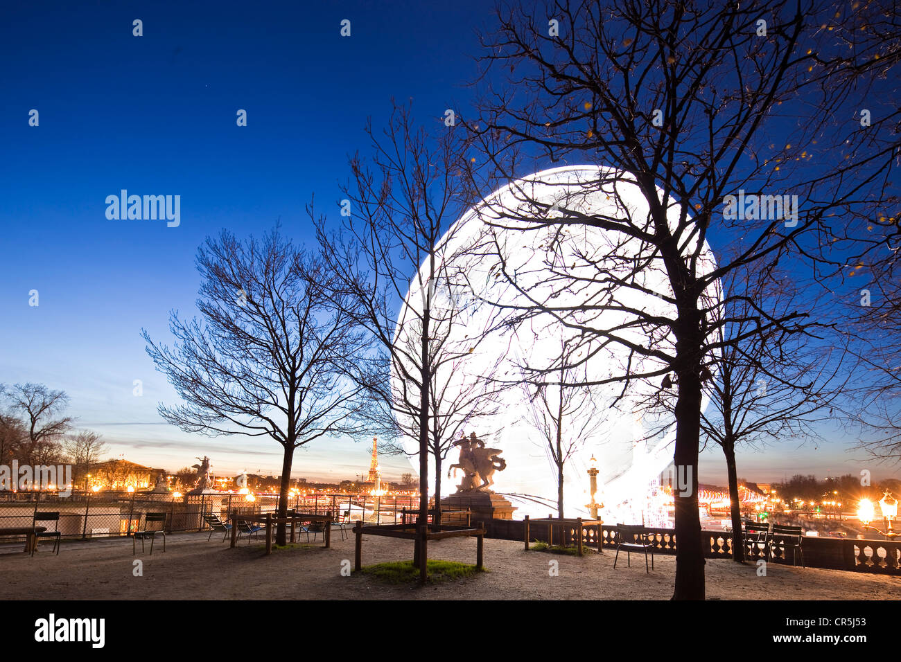 France, Paris, la Place de la Concorde, la Grande Roue vue depuis le jardin des Tuileries (2009) Banque D'Images