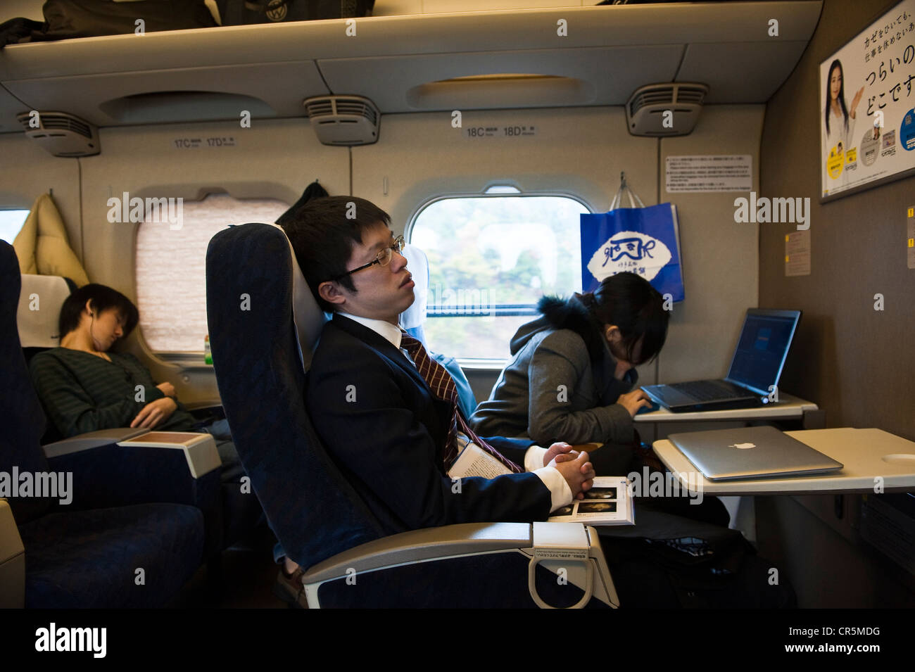 Le Japon, l'île de Kyushu, dans le train Shinkansen, départ de Fukuoka Banque D'Images