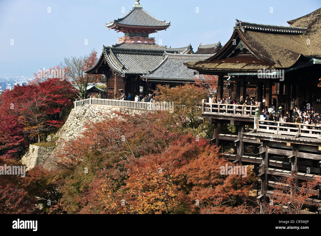 Le Japon, l'île de Honshu, la région de Kinki, ville de Kyoto, Temple Kiyomizu Dera Temple de l'eau claire ou au patrimoine mondial de l'UNESCO, fondée en Banque D'Images