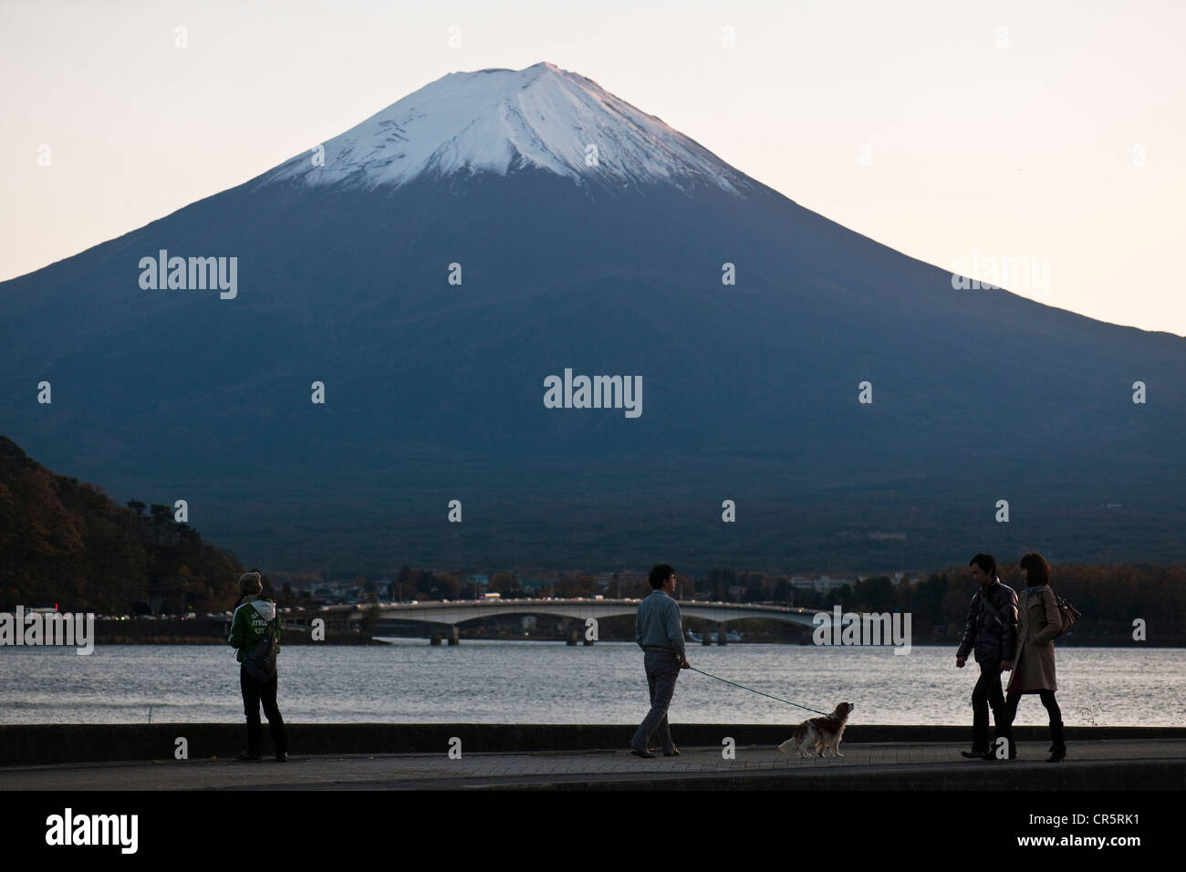 Le Japon, l'île de Honshu, région du Mont Fuji, le lac Kawaguchi avec — free download