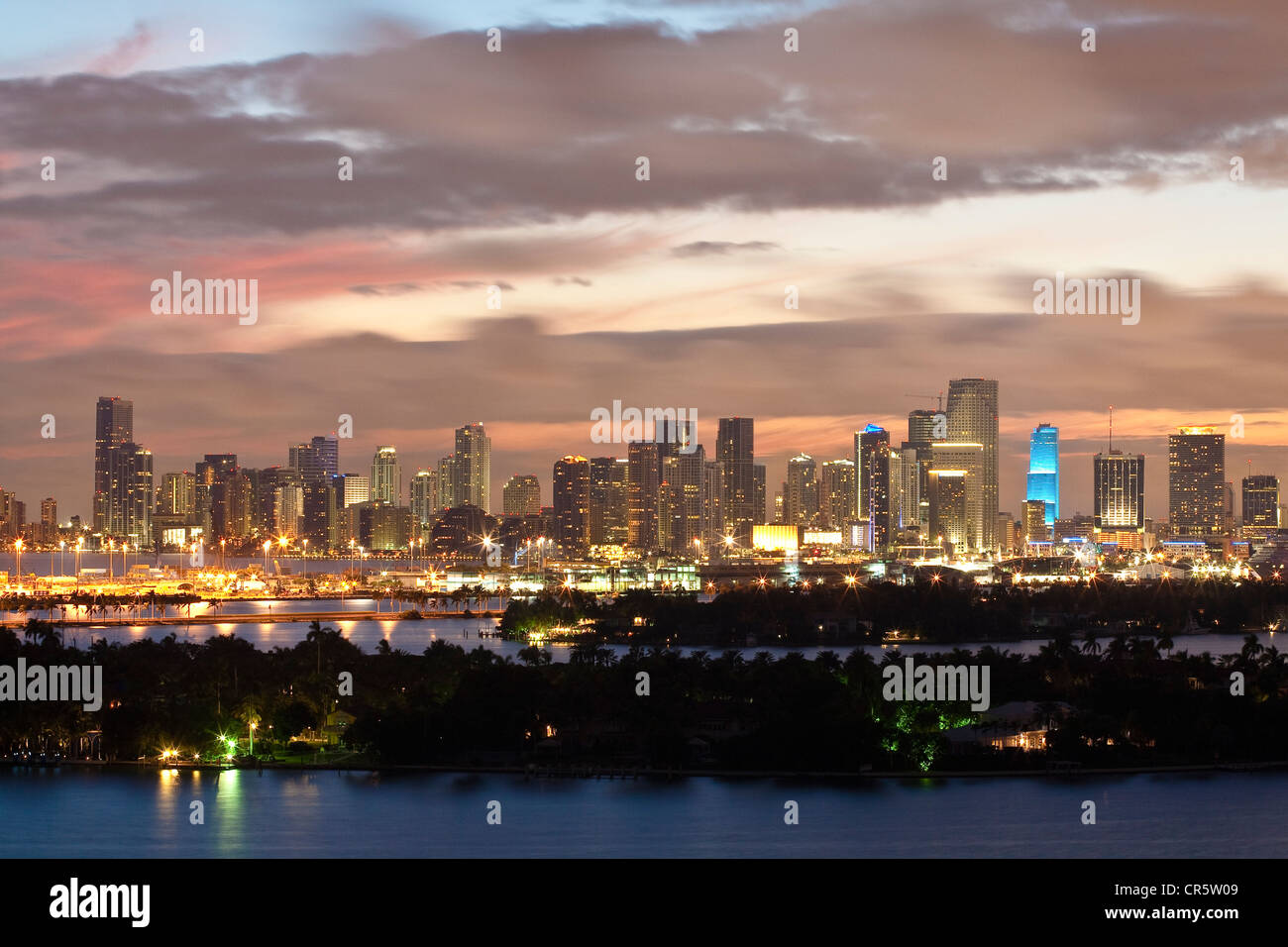 États-unis, Floride, Miami, vue de South Beach sur la baie de Biscayne et le centre-ville de Miami Banque D'Images