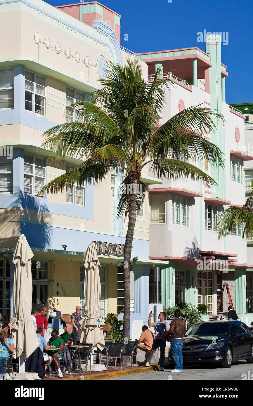 United States, Florida, Miami Beach, South Beach, Ocean Drive, façade Art déco de l'hôtel Crescent construit en 1938 Banque D'Images