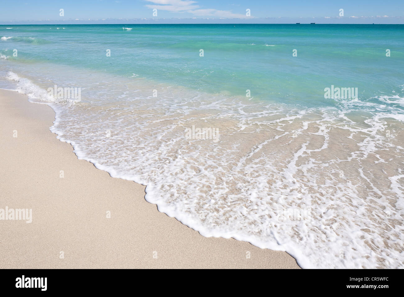 United States, Florida, Miami Beach, South Beach, plage et l'océan Atlantique Banque D'Images