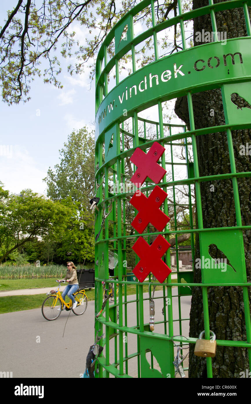 Vindhek trouvés clôture dans le Vondelpark Amsterdam Banque D'Images