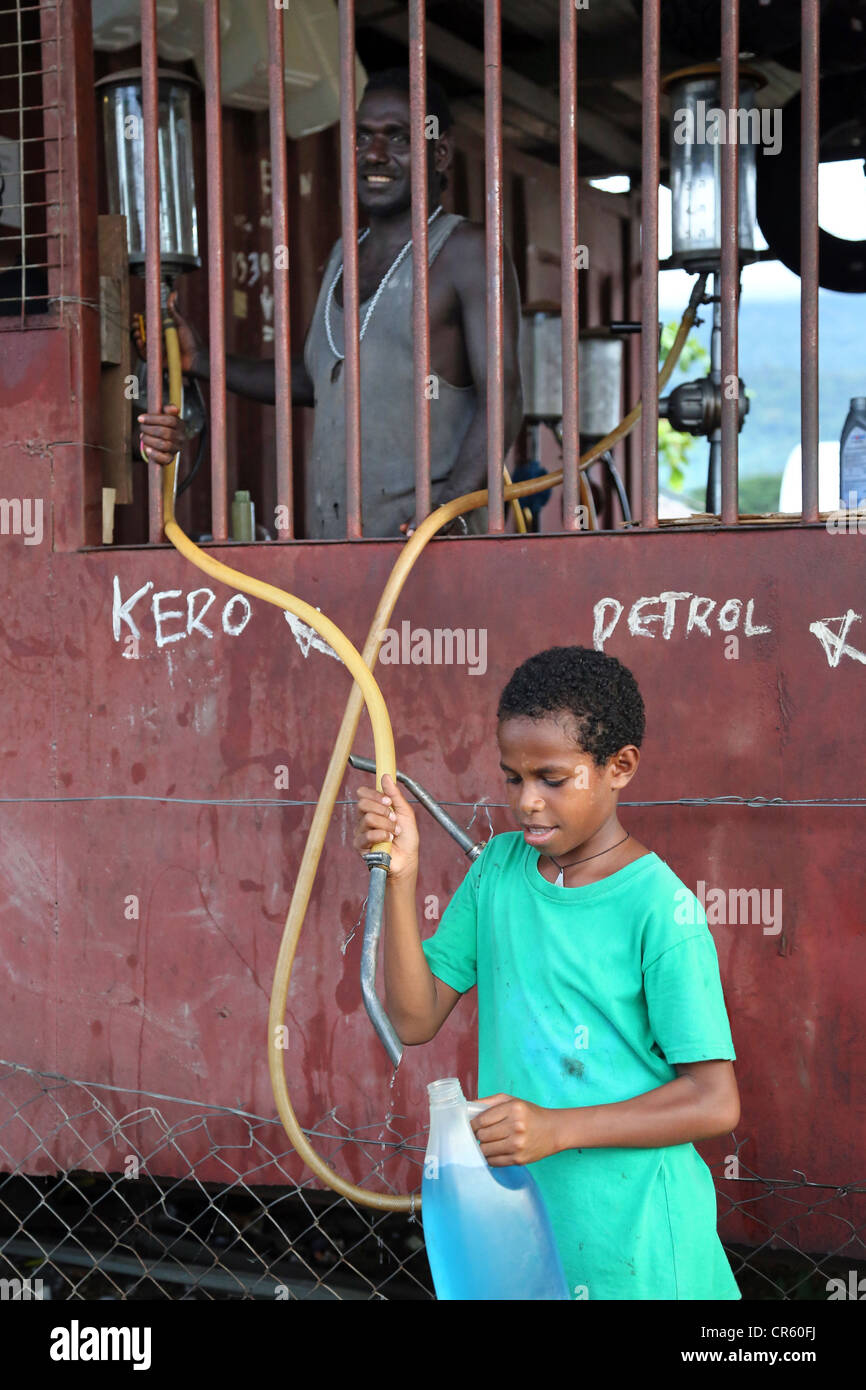 Station de carburant à Arawa, de la région autonome de Bougainville, en Papouasie-Nouvelle-Guinée Banque D'Images