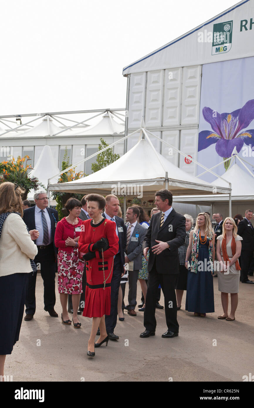 La princesse Anne et son mari le Vice-amiral Tim Lawrence arrivent à la Chelsea Flower Show 2012, Londres, Royaume-Uni, Angleterre Banque D'Images