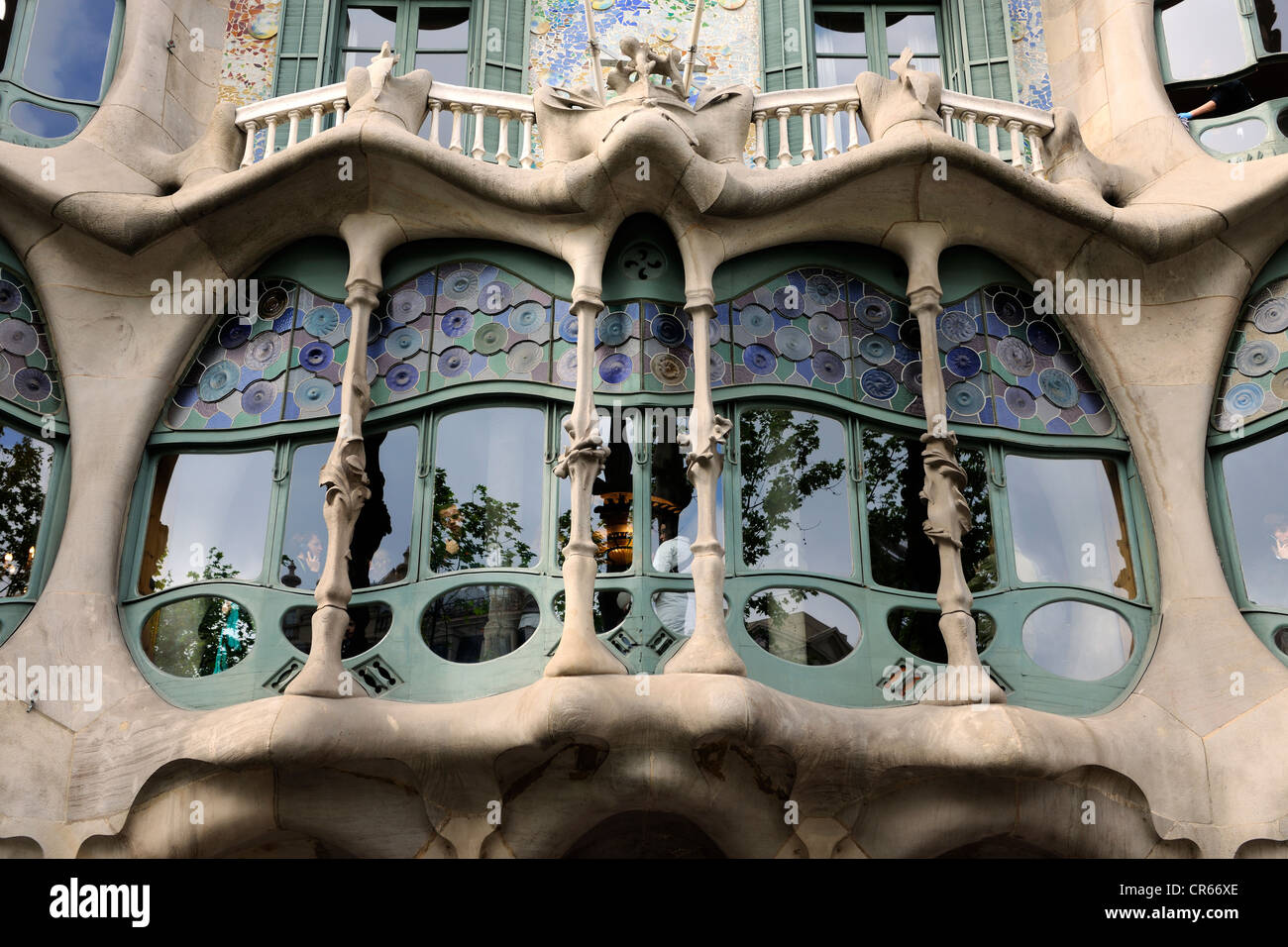 Espagne, Catalogne, Barcelone, Eixample, détail de la façade de la Casa Battlo (Battlo House) de l'architecte Antoni Banque D'Images