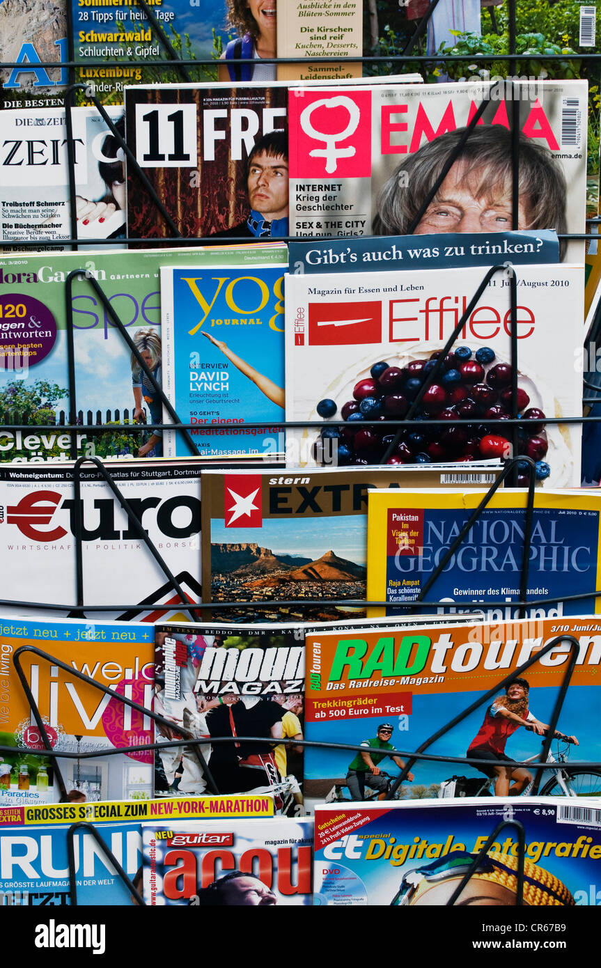 Les magazines de langue allemande sur divers sujets, le mode de vie, de l'argent, les loisirs, les voyages Banque D'Images