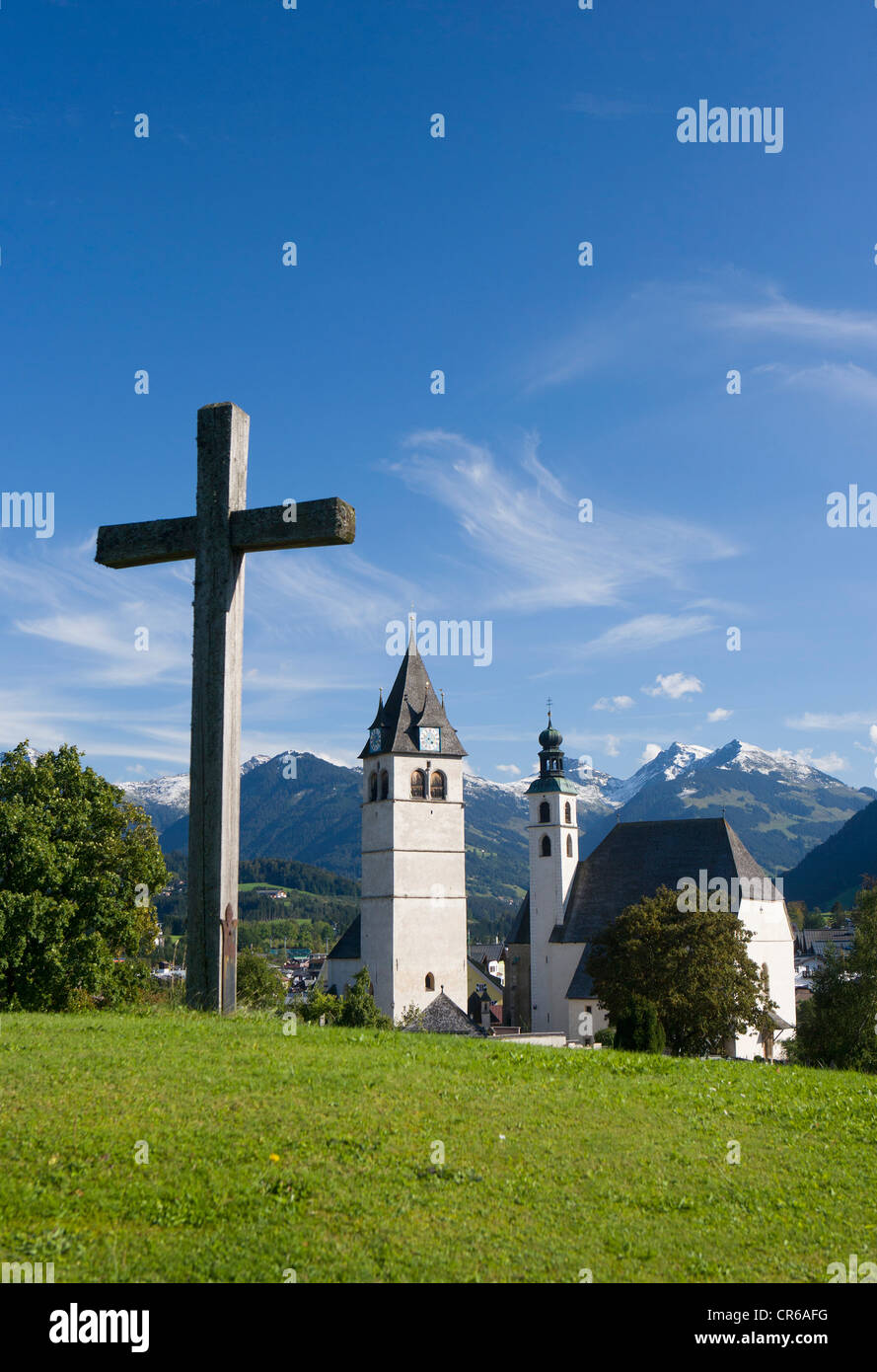 L'Autriche, le Tyrol,Kitzbuehel, vue de l'église paroissiale Banque D'Images