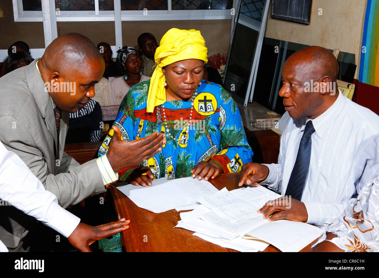 La comptabilité pour la collecte, le culte du dimanche, Bamenda, Cameroun, Afrique Banque D'Images