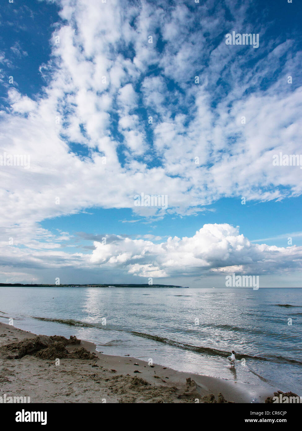 Allemagne, vue de ciel nuageux au-dessus de la mer Baltique à l'île de Rugen Banque D'Images