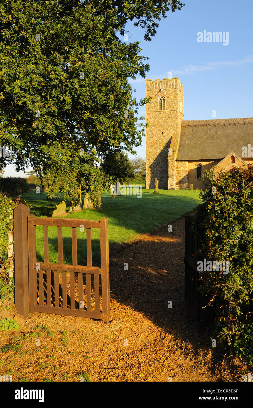 Butley Entrée de l'Église, Butley, près de Woodbridge, Suffolk, AM, octobre Banque D'Images
