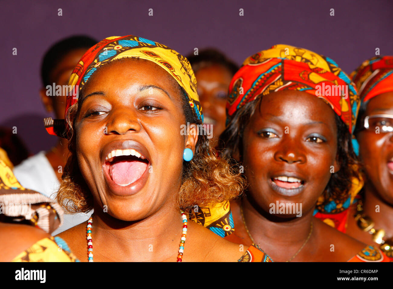 Le chant des femmes, chorale à l'église, mariage, Bamenda, Cameroun, Afrique Banque D'Images