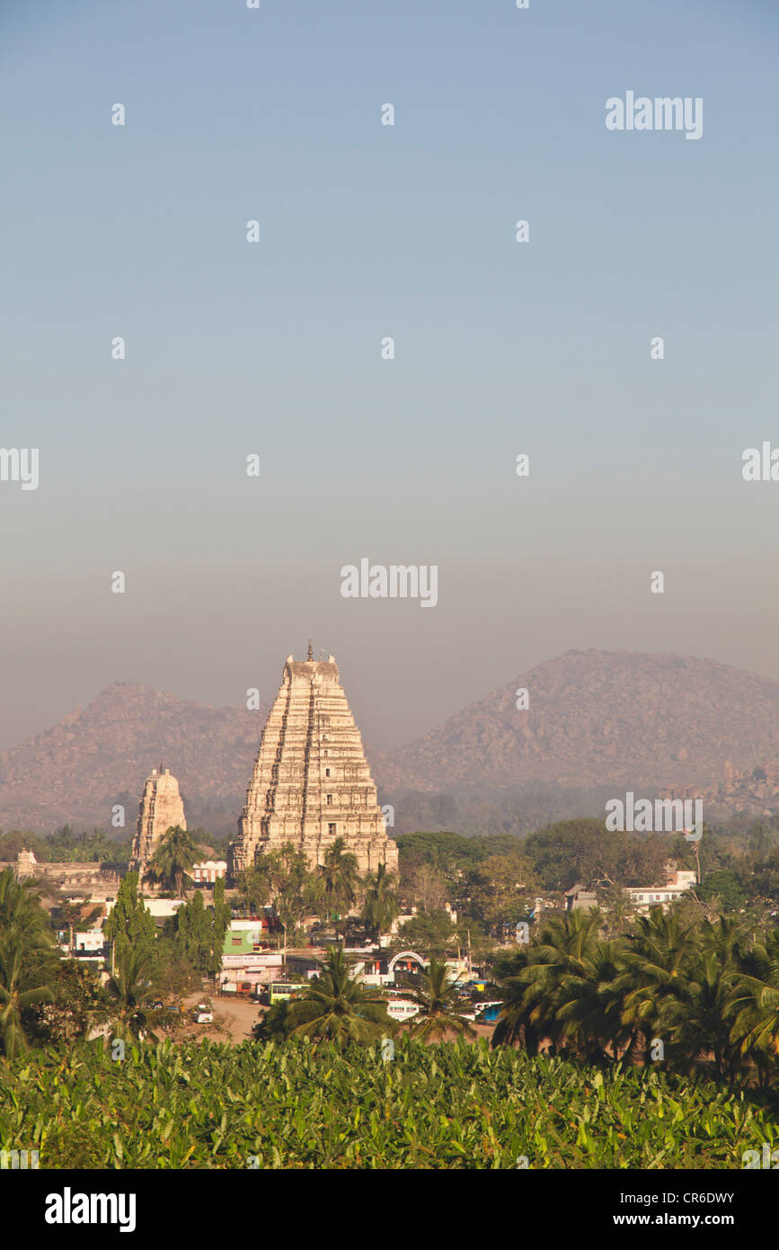 L'Inde, Karnataka, Hampi, vue du temple de Virupaksha Banque D'Images