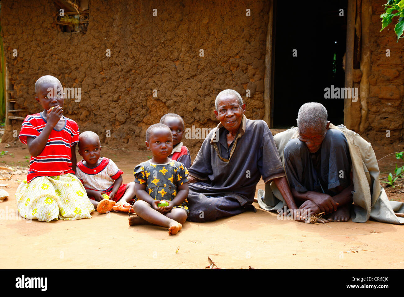Les grands-parents et les orphelins du VIH, Bukoba, région de Kagera, Tanzanie, Afrique du Sud Banque D'Images