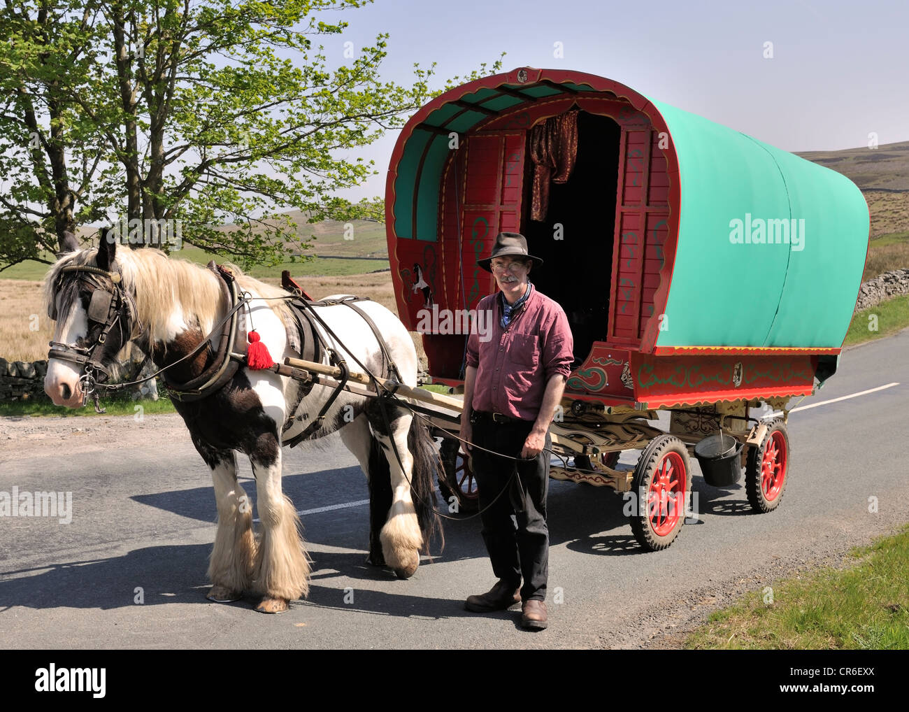 Cornish traveller, en route vers l'arrêt Appleby Horse Fair, Garsdale Head, Yorkshire, Angleterre Banque D'Images