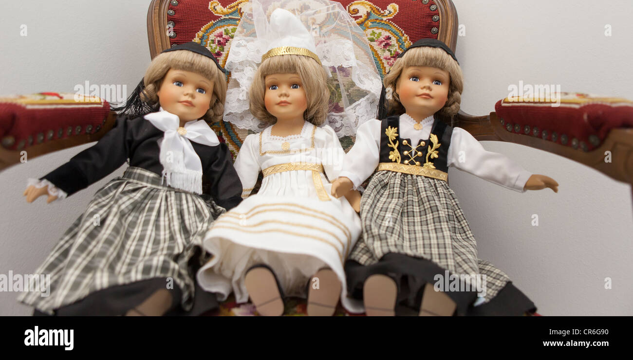 Des poupées en costumes traditionnels islandais connu comme Thjodbuningurinn, Islande Banque D'Images
