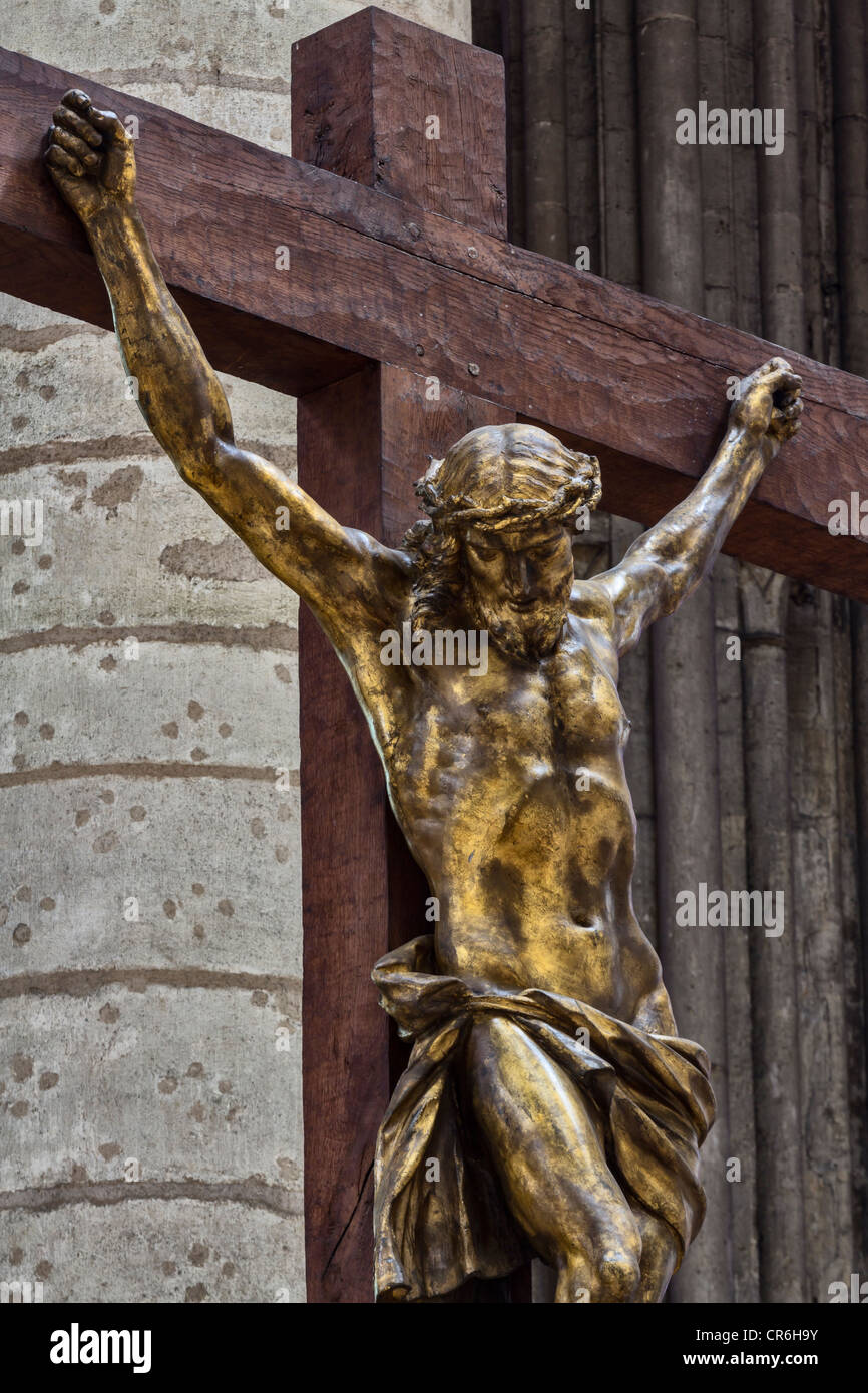 Statue de Jésus sur la croix, la Cathédrale de Rouen, Haute-Normandie, France Banque D'Images