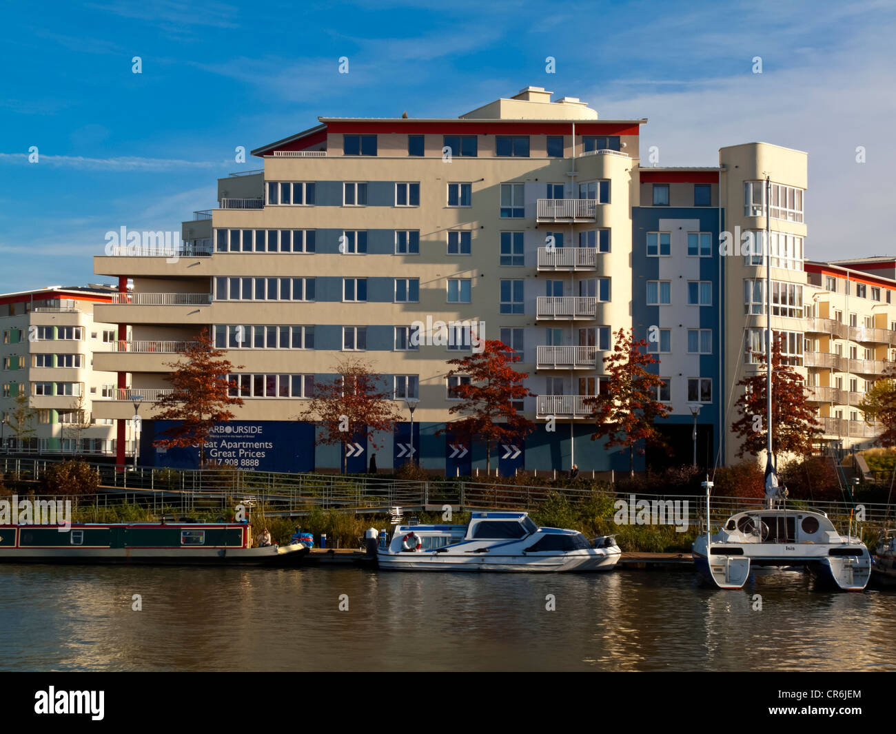 Appartements sur les quais les quais de Bristol dans le centre-ville de Bristol England UK un ancien port Réaménagée en logement haut de gamme Banque D'Images