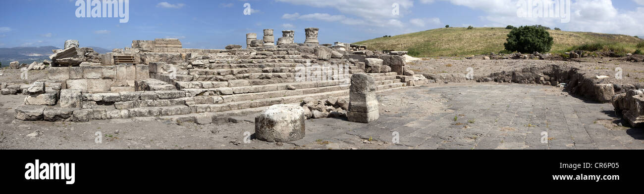Vue panoramique sur le temple corinthien romain ruines à la Omrit site historique, Israël Banque D'Images
