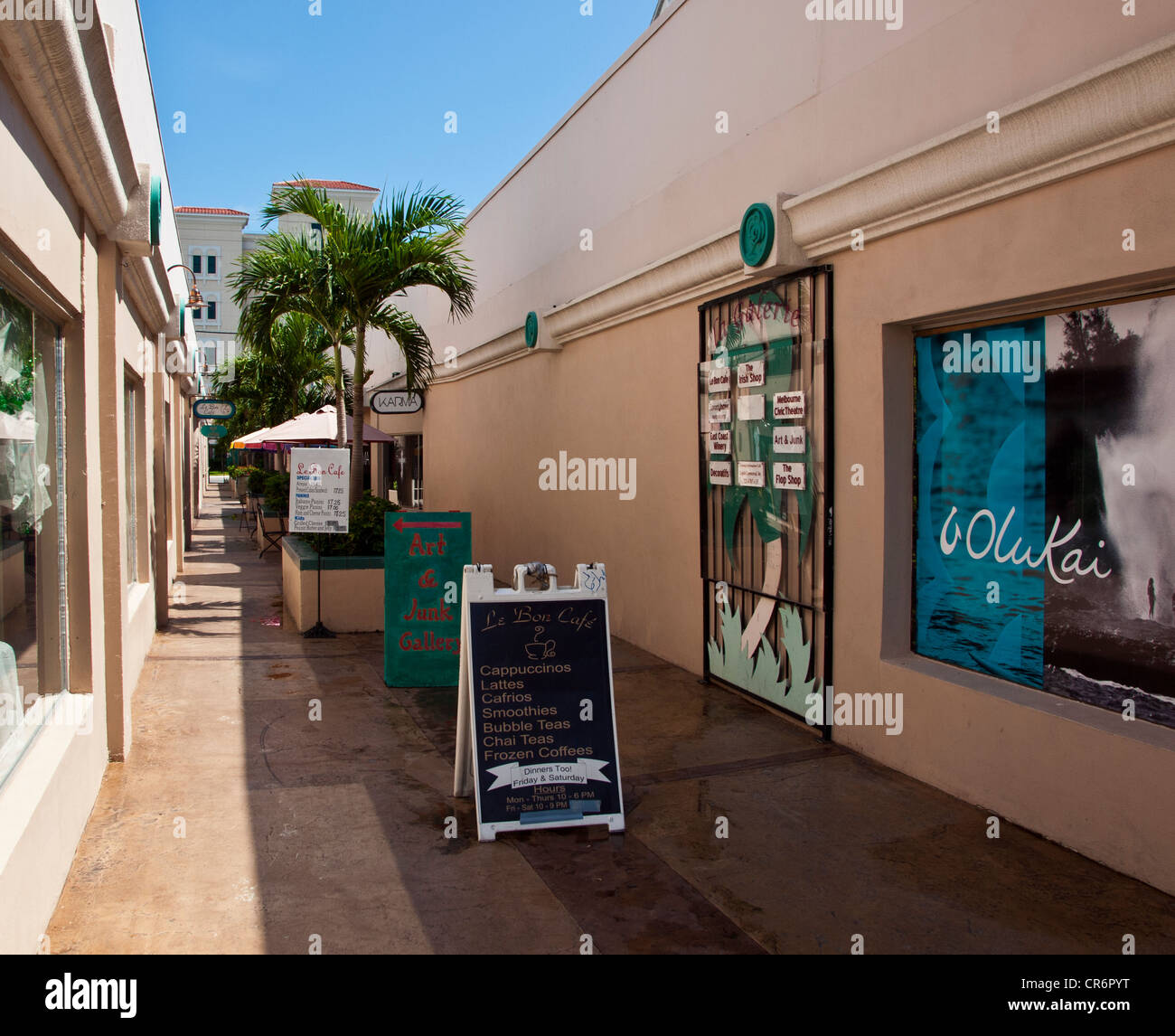 Le bon café sur l'allée au centre-ville de Melbourne en Floride sur la côte de l'espace. Banque D'Images