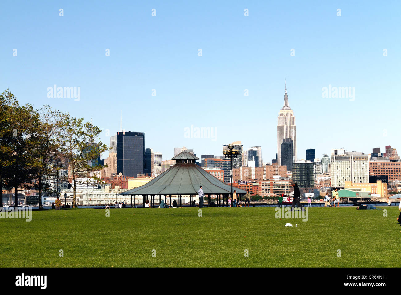 Pavillon dans un parc, un parc de la jetée sur l'Esplanade, Hoboken, New Jersey Banque D'Images