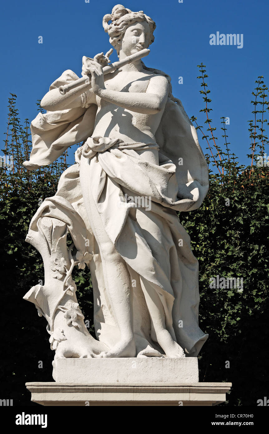 Sculpture Femme avec flûte, figure de la mythologie gréco-romaine, Belvédère inférieur, 18e siècle, Rennweg, Vienne, Autriche, Europe Banque D'Images