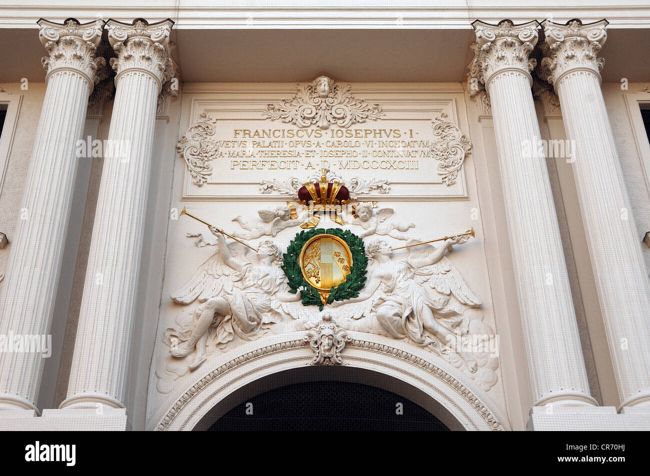 Reliefs et deux paires de colonnes à l'entrée du Palais Impérial Hofburg, Vienne, 1843, Michaelerplatz, Vienne, Autriche Banque D'Images