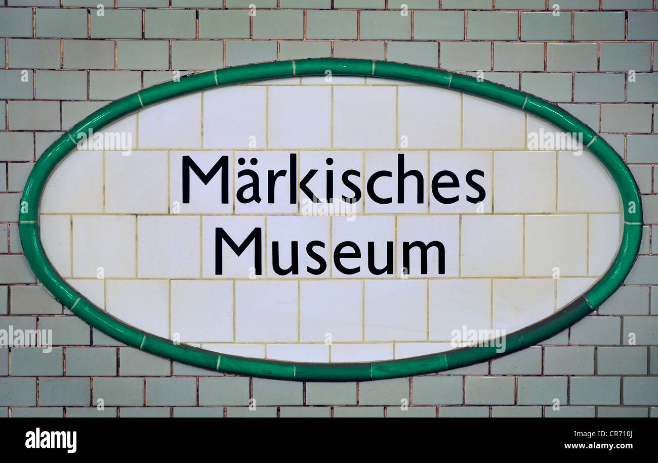 Berlin, Allemagne. U-Bahn (métro). Markisches Museum Station - nom en 600x600 Banque D'Images