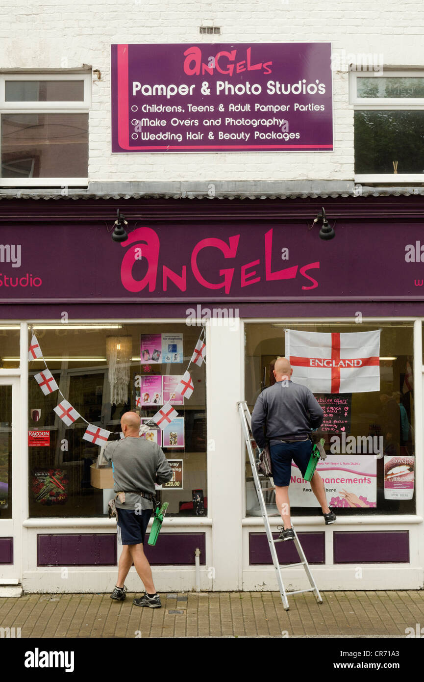 Nettoyage de vitres nettoyage un studio vitrine dans Sheerness Kent UK Banque D'Images