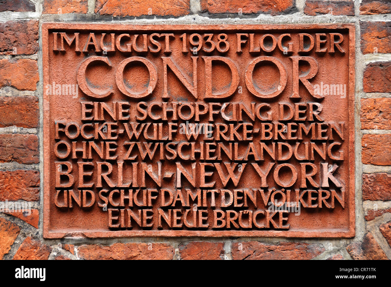 Plaque commémorative pour le vol du Condor, Berlin - New York, 1938, encastré dans un mur en Boettcherstrasse, Brême Banque D'Images