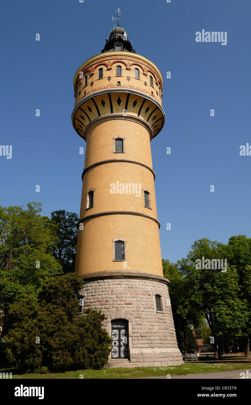 Le château d'eau datant de 1906, hauteur 5 m, Place du Général de Gaulle, Sélestat, Alsace, France, Europe Banque D'Images