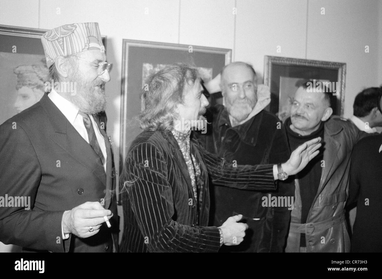 Hundertwasser, Friedensreich, 15.12.1928 - 19.2.2000, artiste autrichien (peintre), mi-longueur, avec Ernst Fuchs, Arik Brauer, Alfred Hrdlicka, dans le salon de télévision allemand 'Heute abend', 29.9.1988, Banque D'Images