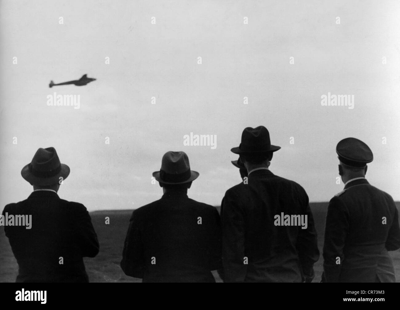 Lindbergh, Charles, 4.2.1902 - 26.8.1974, aviateur américain, visite en Allemagne, inspection des oeuvres de Messerschmitt à Augsburg, 1938, lors d'une manifestation d'un avion de chasse de Messerschmitt Me 110, , Banque D'Images