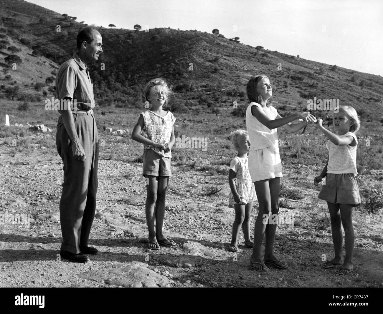 Habsburg, Otto von. 20.11.1912 - 4.7.2011, politicien autrichien - allemand (CSU), vacances à Benidorm, Espagne, septembre 1963, avec les enfants Andrea, Monika, Karl et Michaela, Banque D'Images